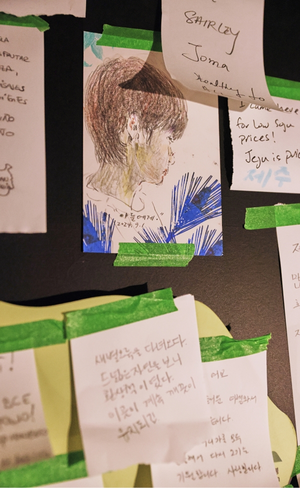 Exhibitions that awaken ecological sensibilities Eoseungsaeng Oreum, walking through nature @innisfree jeju house 어승생오름, 자연을 걷다 展 @이니스프리 제주하우스 24_112_09_da4_01
