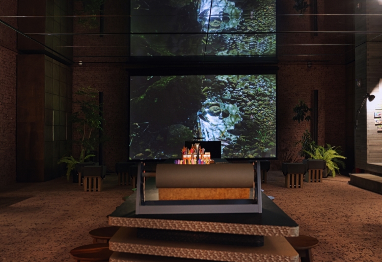 Exhibitions that awaken ecological sensibilities Eoseungsaeng Oreum, walking through nature @innisfree jeju house 어승생오름, 자연을 걷다 展 @이니스프리 제주하우스 mob_24_112_10_sld_02