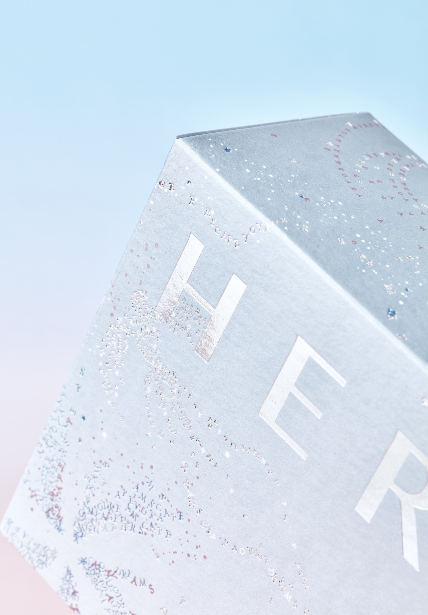 HERA 24 HOLIDAY ‘DREAMSCAPE VOYAGE’ 헤라 24 홀리데이 드림스케이프 보야지 컬렉션 24_129_05_sld_00