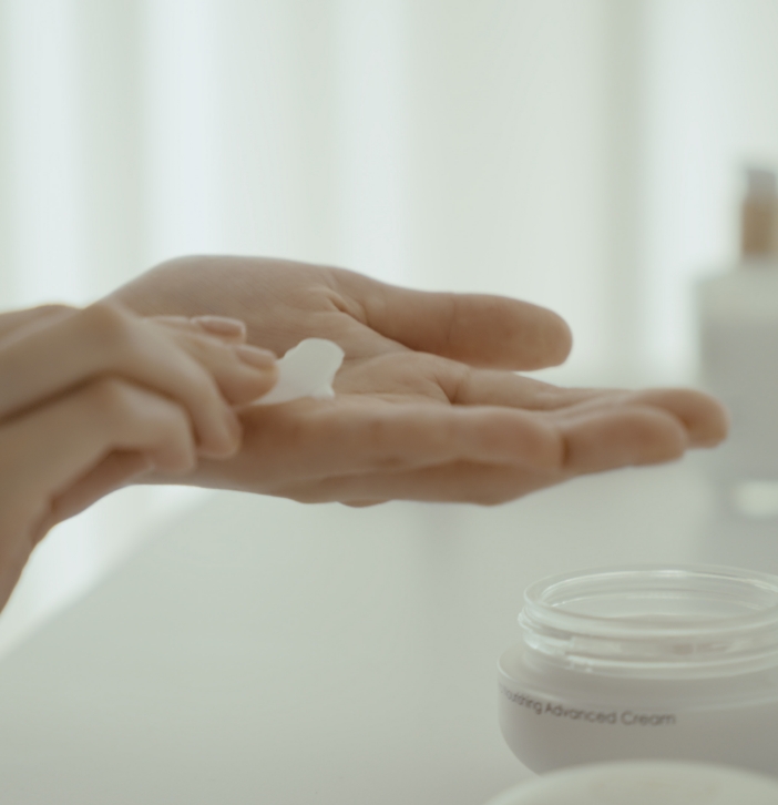 HOLITUAL ULTRA NOURISHING advanced cream 시간의 흔적을 이겨내는 고귀한 힘, 울트라 너리싱 어드밴스드 크림 mob_24_120_00_00_da2_01